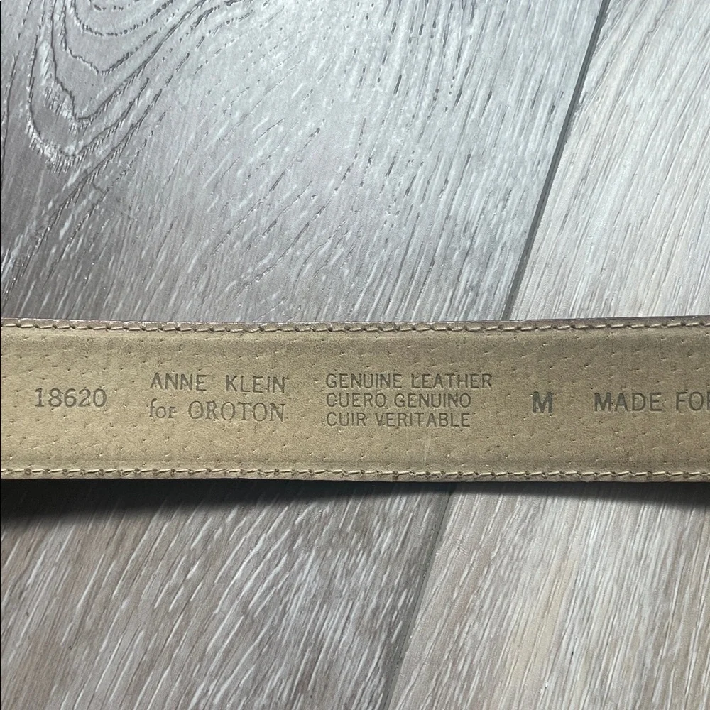 Elegant Women's Black and Brown Belt Set - Picture 3 of 16